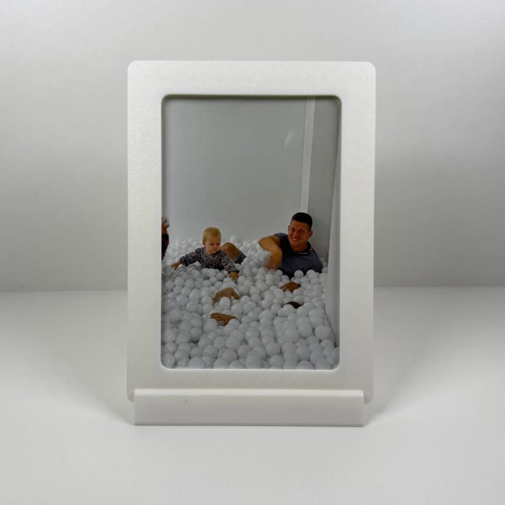 Balts matēts foto rāmītis 10x15 cm fotogrāfijām – galvenais skats