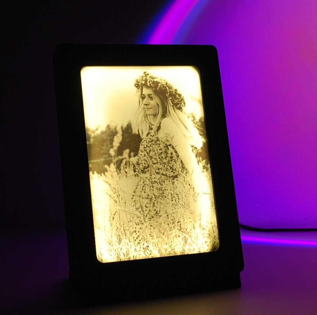 Melns carbon LED foto rāmītis 10x15 cm fotogrāfijām