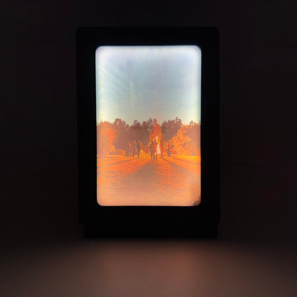 Melns crystal LED foto rāmītis 10x15 cm fotogrāfijām – galvenais skats