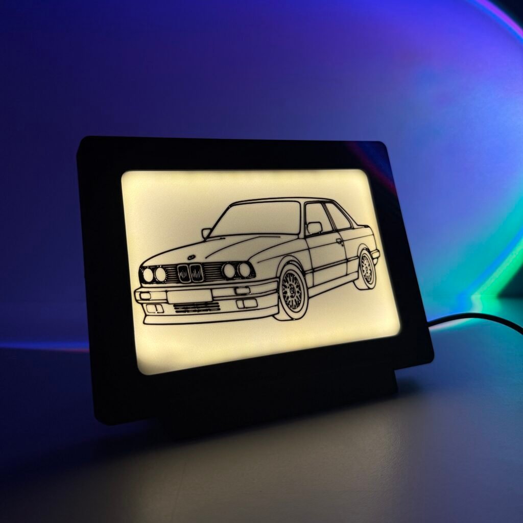 BMW E30 LED Auto Line Art ar ieslēgtu LED apgaismojumu